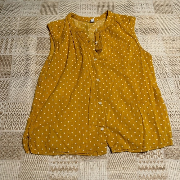 Old Navy Sleeves Polka Dot Buttoned Blouse - Picture 1 of 4